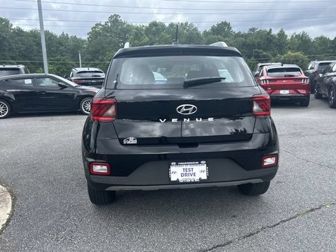 Certified 2025 Hyundai Venue SEL FWD image 6