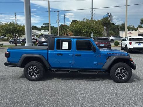 Used 2025 Jeep Gladiator Rubicon w/ Safety Group AWD/4WD image 13