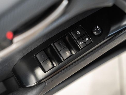 Used 2025 Toyota Camry SE image 39