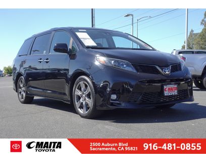 Used 2020 Toyota Sienna SE w/ SE Preferred Package