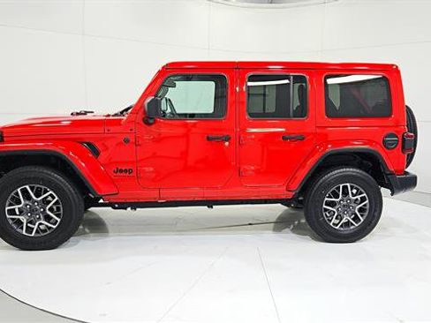 Used 2025 Jeep Wrangler Unlimited Sahara AWD/4WD image 5