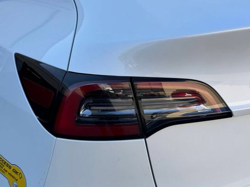 Used 2022 Tesla Model Y Long Range image 36