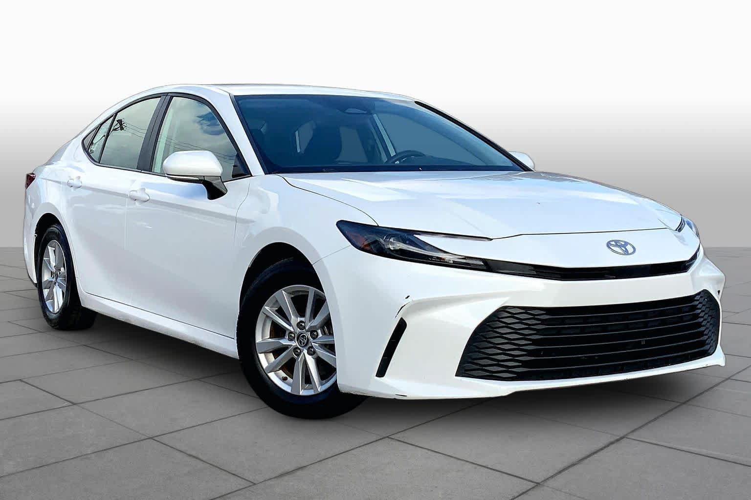 Used 2025 Toyota Camry LE FWD image 3