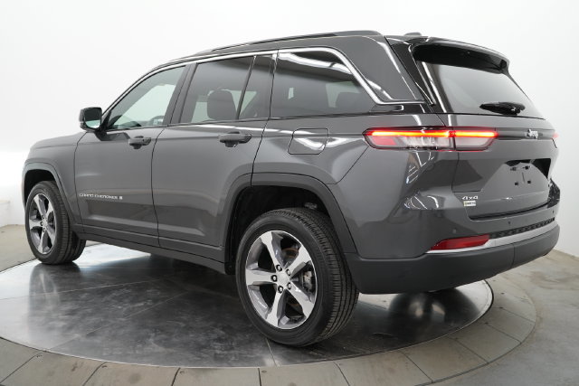 Used 2026 Jeep Grand Cherokee Limited AWD/4WD image 5