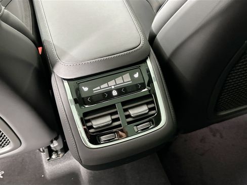 New 2025 Volvo XC90 B6 Core w/ Climate Package image 24