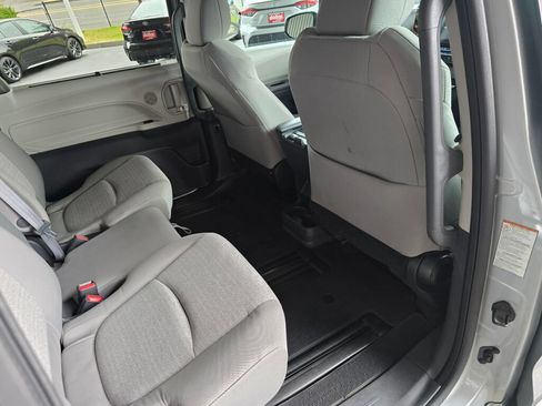 Used 2024 Toyota Sienna LE AWD/4WD image 14