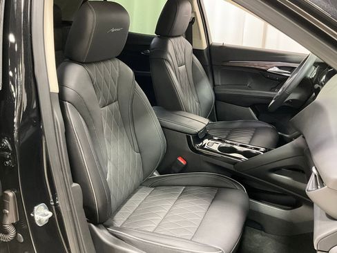 Used 2023 Buick Envision Avenir AWD/4WD image 10