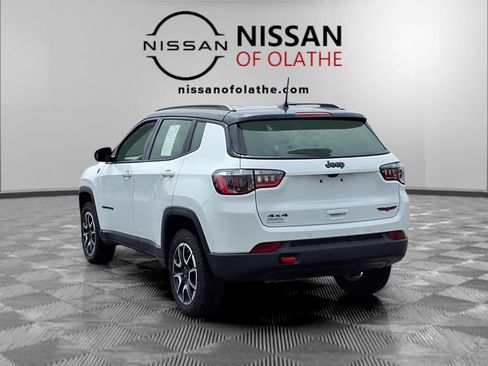 Used 2025 Jeep Compass Trailhawk AWD/4WD image 3