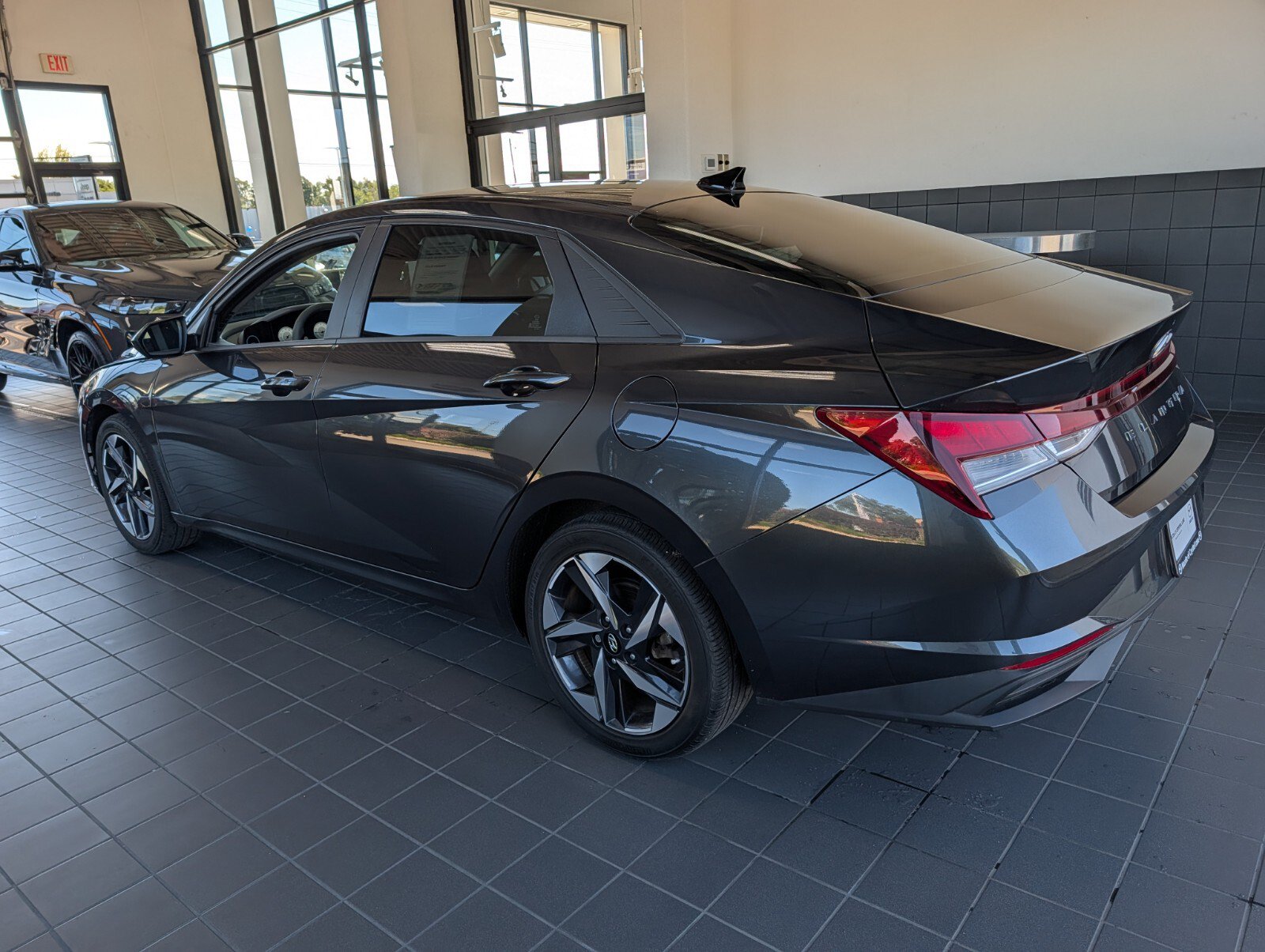 Used 2023 Hyundai Elantra SEL w/ Convenience Package FWD image 4