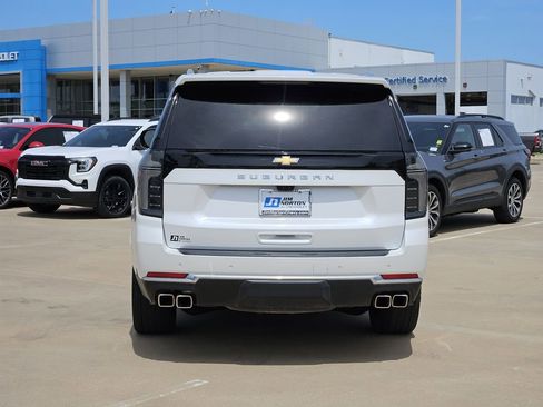 Used 2025 Chevrolet Suburban High Country AWD/4WD image 8