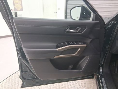 Used 2023 Nissan Pathfinder Platinum image 21