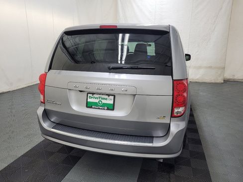Used 2018 Dodge Grand Caravan SE FWD image 7