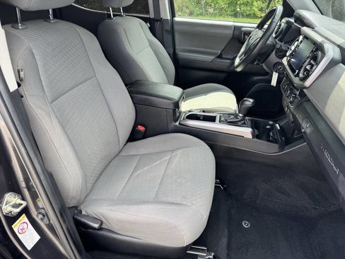 Used 2020 Toyota Tacoma SR5 image 12
