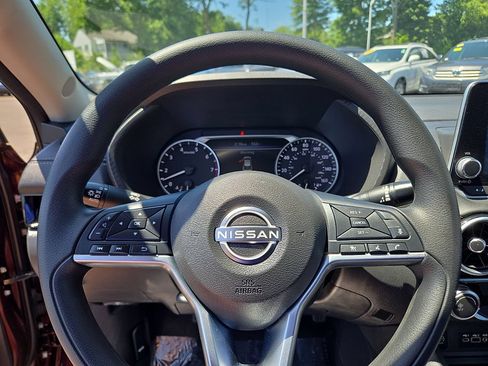 Used 2025 Nissan Sentra SV FWD image 21
