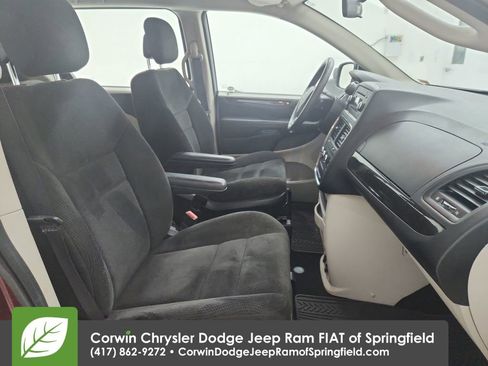 Used 2016 Dodge Grand Caravan American Value Package image 32