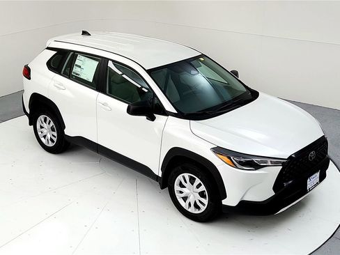 Used 2023 Toyota Corolla Cross L image 13