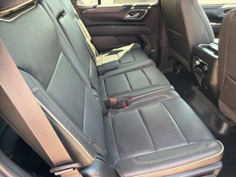 Used 2023 GMC Yukon SLT AWD/4WD image 13