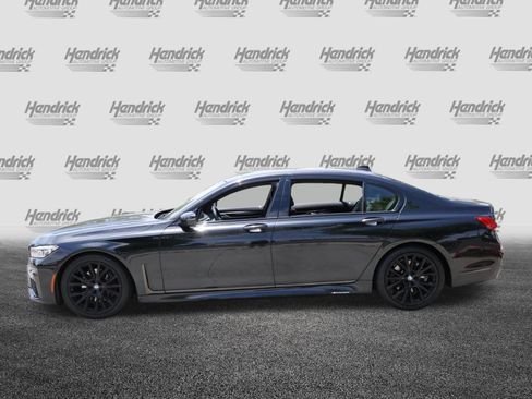 Used 2022 BMW 740i w/ M Sport Package RWD image 6