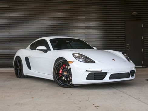 Certified 2025 Porsche 718 Cayman S RWD image 9
