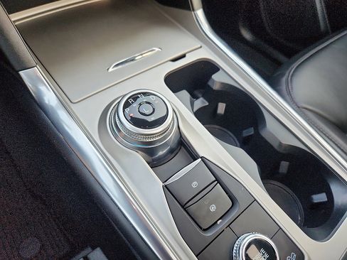 Certified 2022 Ford Explorer XLT w/ Equipment Group 202A image 17