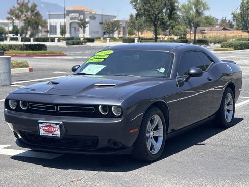 Used 2019 Dodge Challenger SXT RWD image 2