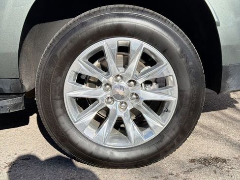 Used 2023 Chevrolet Suburban Premier image 33