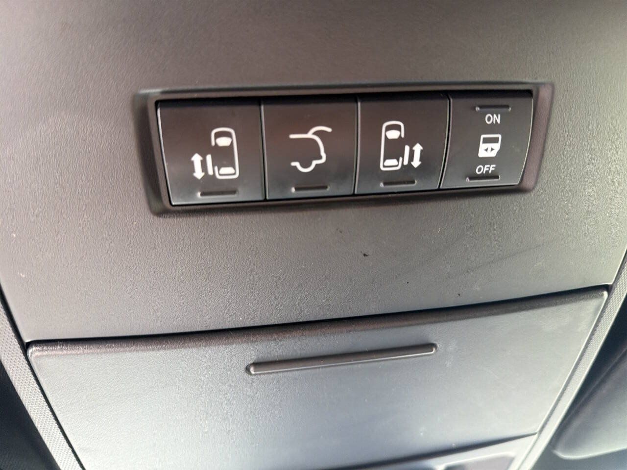 Used 2019 Dodge Grand Caravan SXT w/ Driver Convenience Group FWD image 19