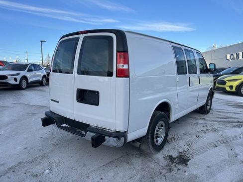 Used 2024 Chevrolet Express 2500 w/ Driver Convenience Package image 4