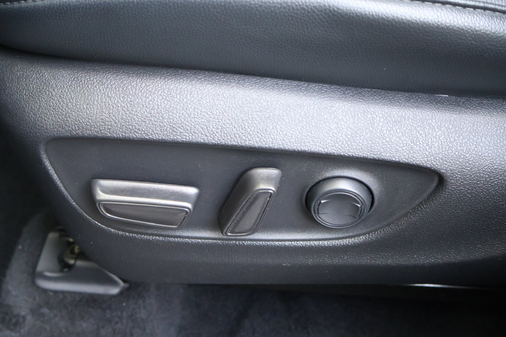 Used 2022 Toyota Highlander XSE FWD image 34