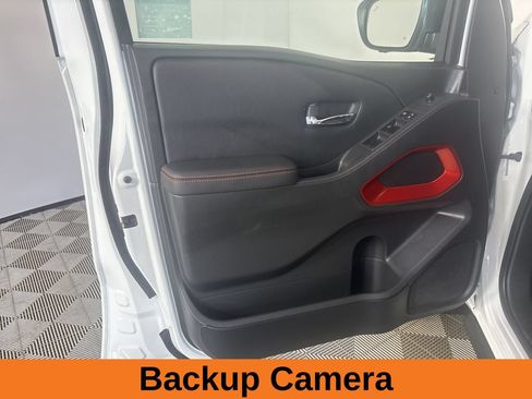 Used 2023 Nissan Frontier PRO-4X w/ Pro Convenience Package AWD/4WD image 9