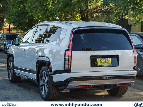 New 2026 Hyundai Ioniq 9 SEL w/ Tow & Go Package AWD/4WD image 6