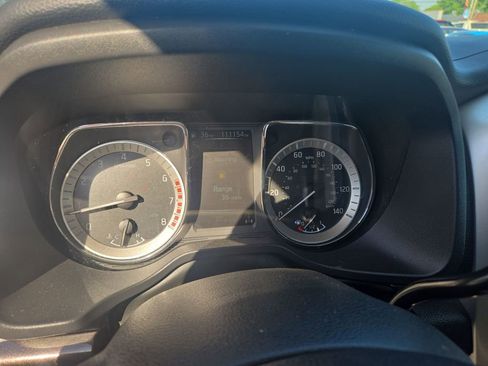 Used 2018 Nissan Titan SV w/ SV Convenience Package image 30