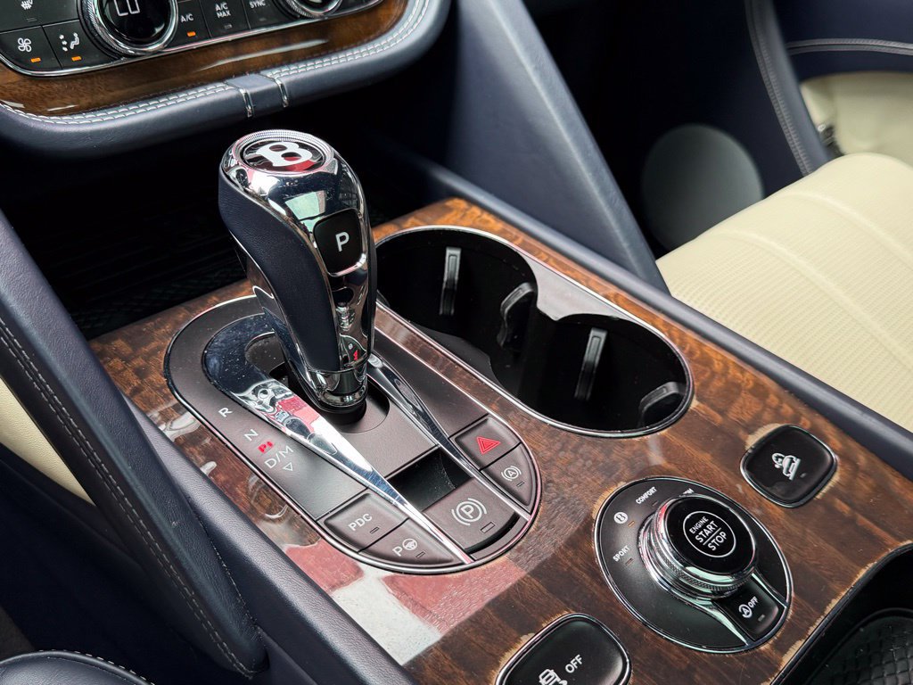 Used 2021 Bentley Bentayga AWD/4WD image 25