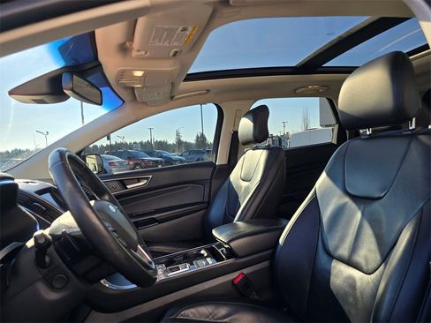 Used 2019 Ford Edge Titanium w/ Cold Weather Package image 12