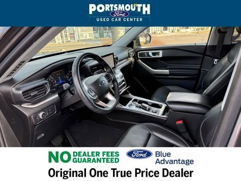 Used 2022 Ford Explorer XLT w/ Equipment Group 202A image 4