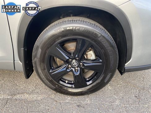 Used 2024 Toyota Highlander LE image 9