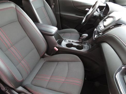 Used 2022 Chevrolet Equinox RS w/ Infotainment Package image 22