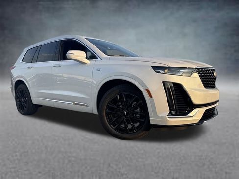 New 2025 Cadillac XT6 Luxury image 10