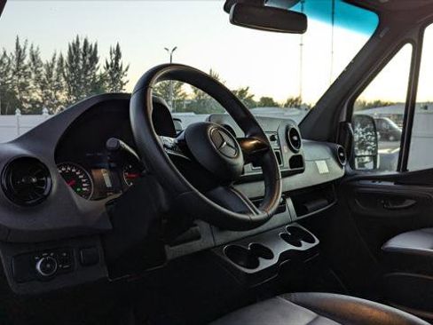 Used 2025 Mercedes-Benz Sprinter 2500 image 22