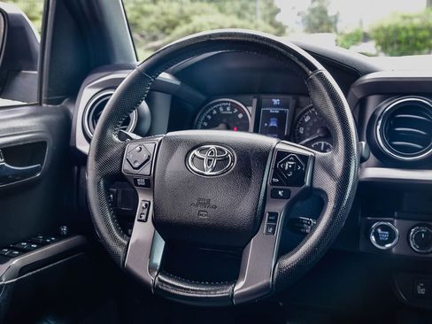 Certified 2022 Toyota Tacoma TRD Sport w/ Technology Package image 18