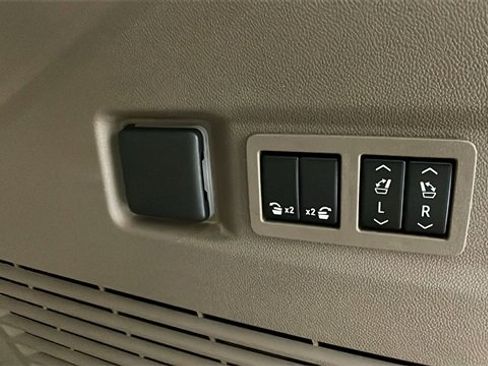 Certified 2021 GMC Yukon Denali w/ Denali Ultimate Package image 39