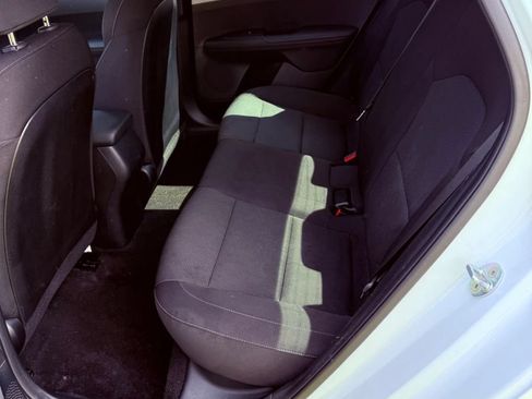 Used 2019 Kia Forte LXS FWD image 8