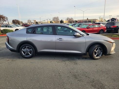 Used 2025 Kia K4 LXS image 3