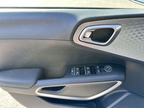 Used 2025 Kia Soul S image 15
