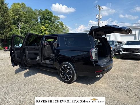 Used 2025 Chevrolet Suburban RST w/ Comfort Package AWD/4WD image 29