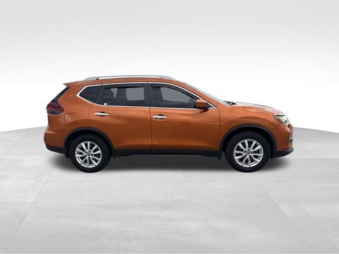 Used 2018 Nissan Rogue SV FWD image 12