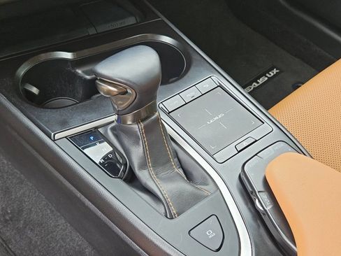 Used 2019 Lexus UX 200 w/ Premium Package image 13