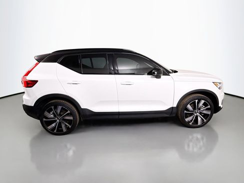 Used 2022 Volvo XC40 P8 Recharge Plus image 11