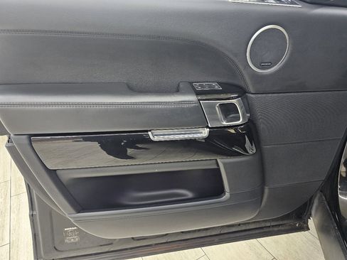 Used 2016 Land Rover Range Rover HSE image 39