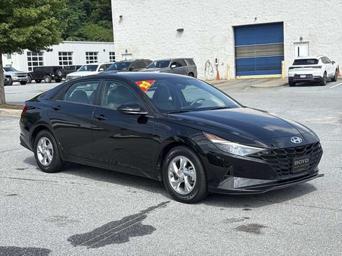 Used 2023 Hyundai Elantra SE FWD image 4